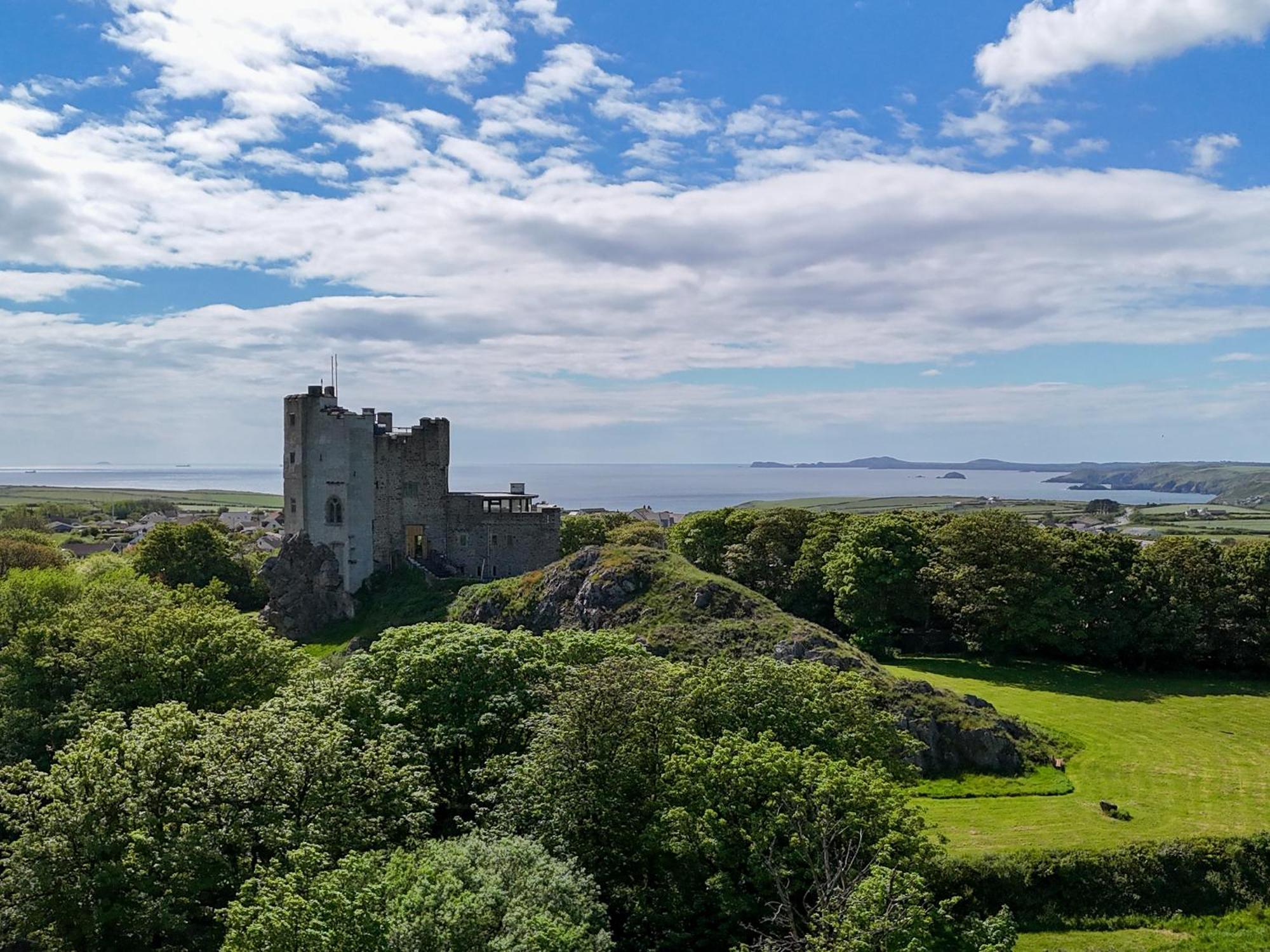 Roch Castle Hotel Buitenkant foto