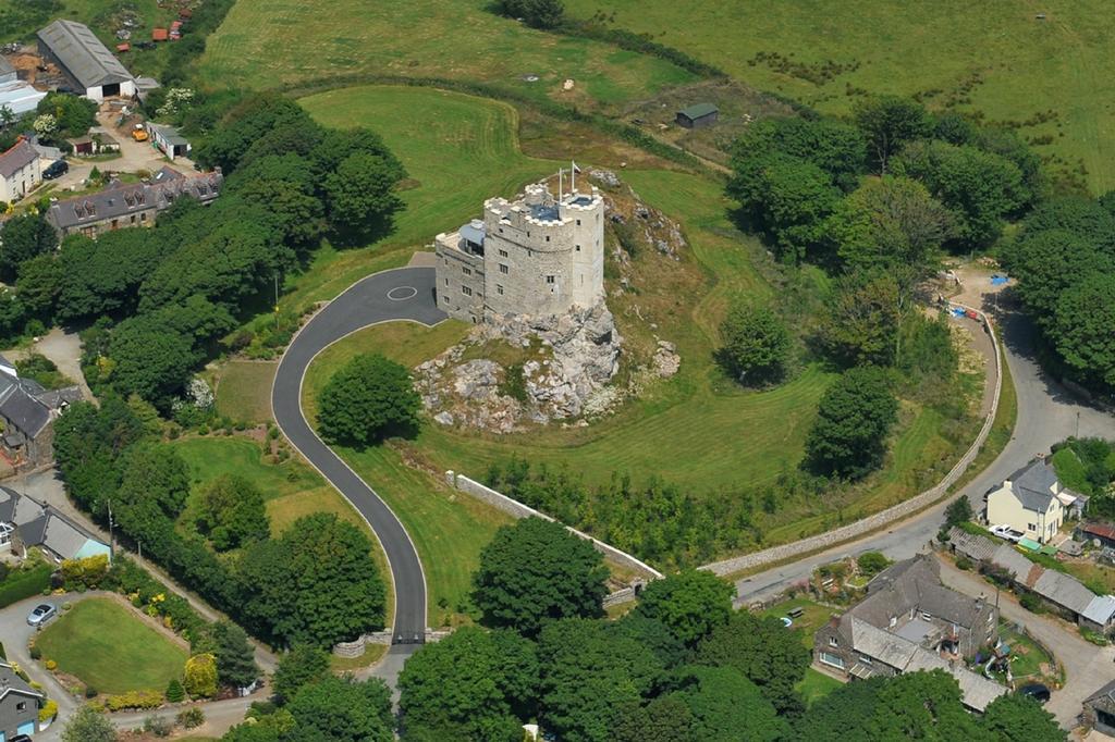 Roch Castle Hotel Buitenkant foto