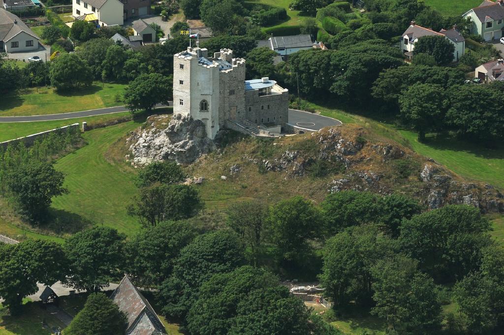 Roch Castle Hotel Buitenkant foto